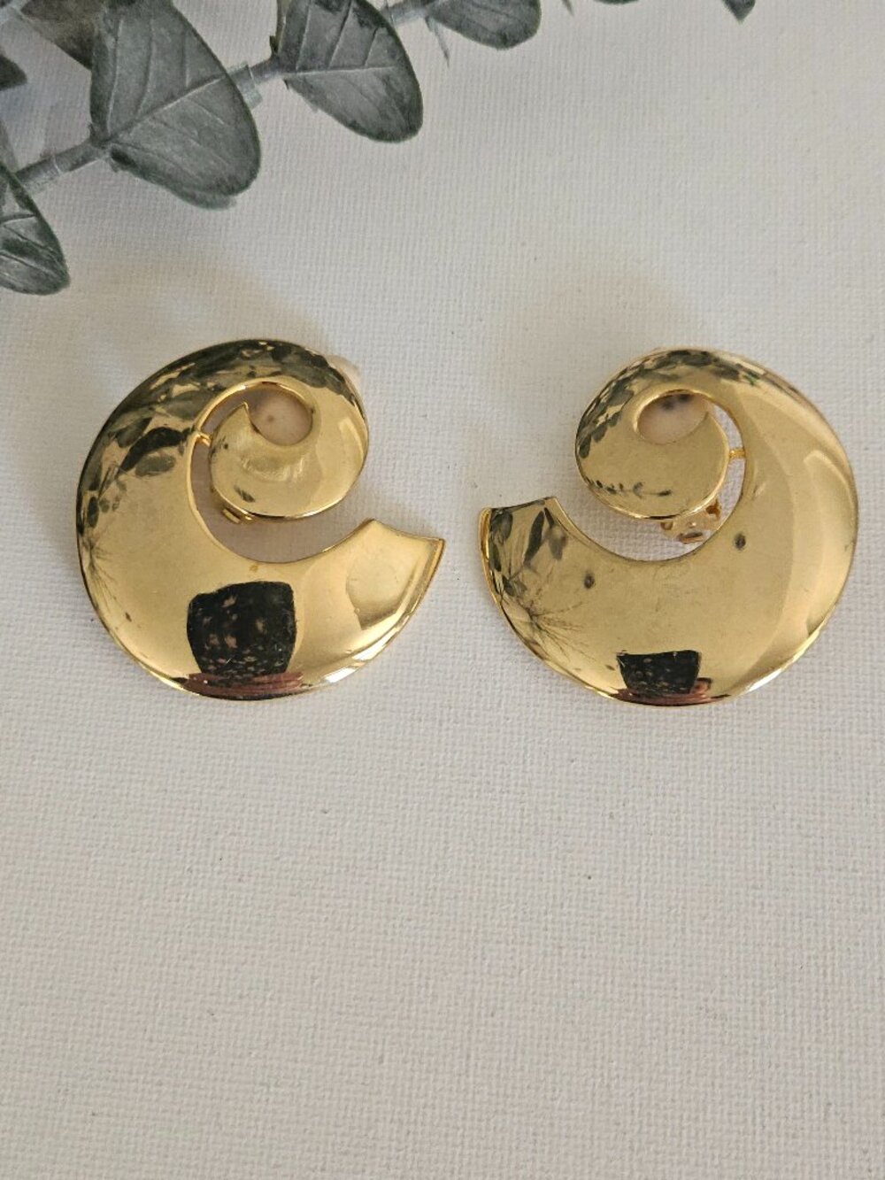 1970s Chunky Gold Tone Swirl Clip-on Earrings